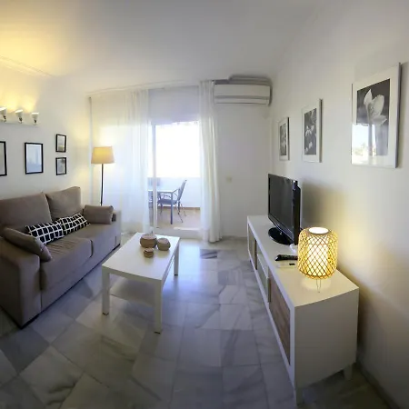 Yucas Pool & Apartment Fuengirola